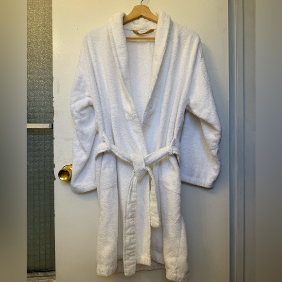 ZARA HOME Luxurious White Bathrobe - Picture 1 of 3